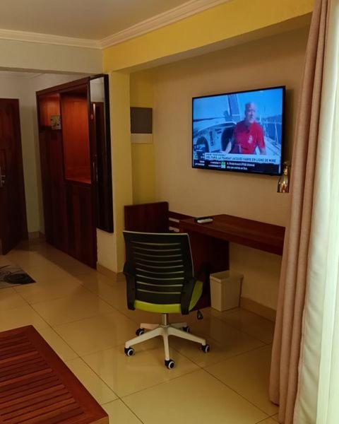 Grand Hotel Aeroport, Дуала Екстериор снимка
